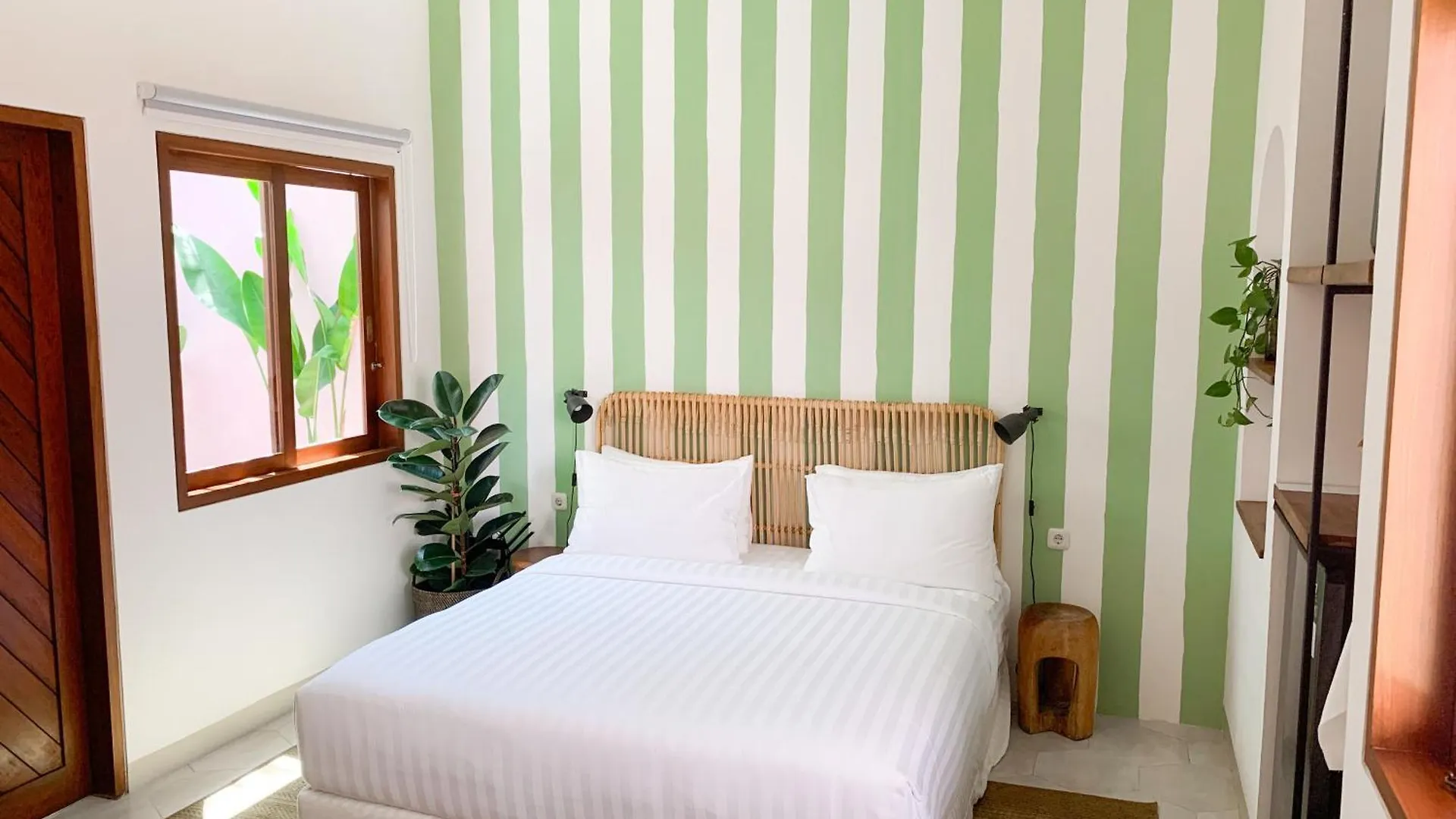 סמיניאק Happy Together By Kresna Hospitality