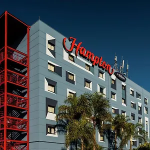 Отель Hampton By Hilton Airport Гуарульюс